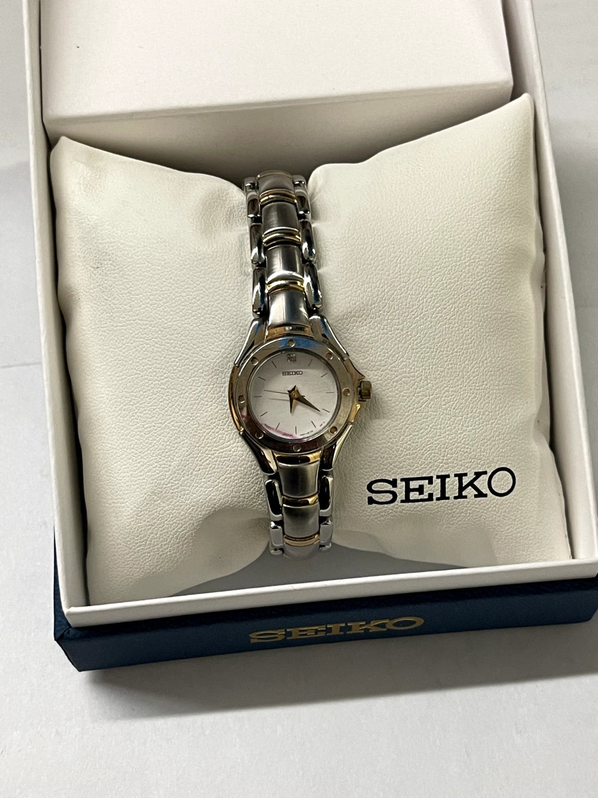 Seiko Quartz Womens SUJ618 Bangle Watch MSRP $335